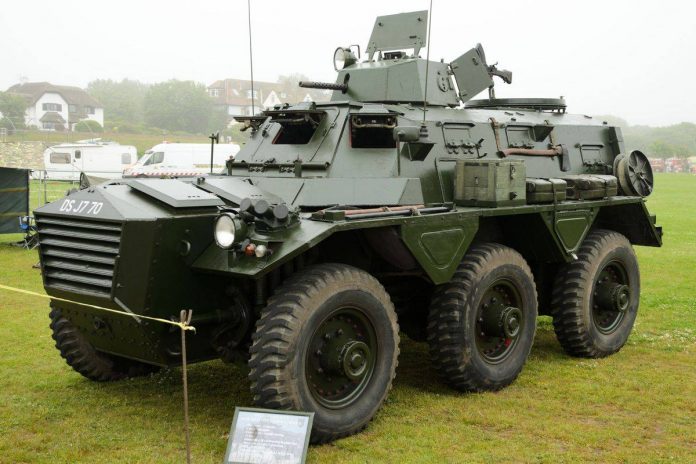 Британский колёсный бронетранспортёр Saracen FV603