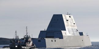 Эсминец Zumwalt вышел в море на испытания