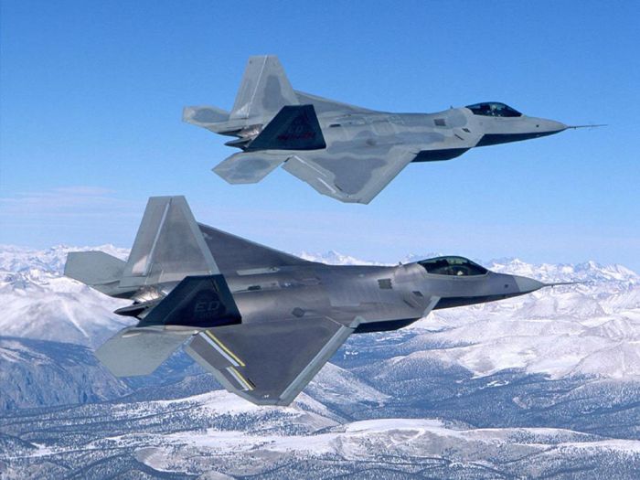 Истребитель F-22 Raptor - дорогой и бесполезный