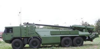 Компания Nexter представила гаубицу Caesar и БТР VBCI-2