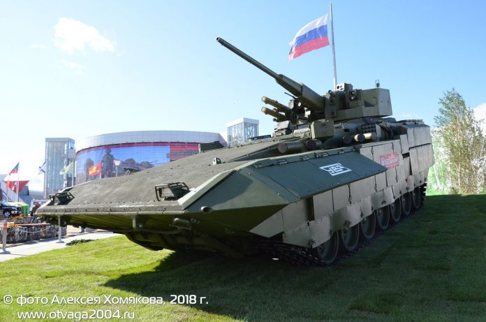 Новая тяжелая БМП Т-15 с 57-мм пушкой.