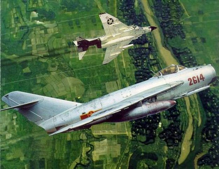 МиГ-17 против F-105: первая победа в небе Вьетнама