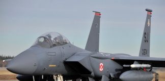 Самолет F-15E