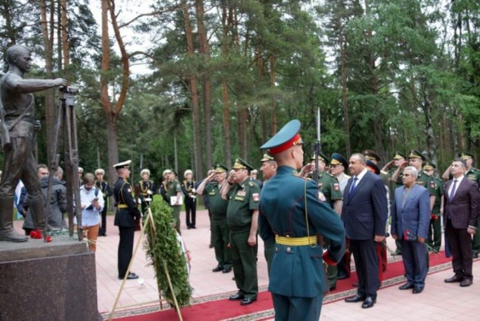 В Ленобласти появился памятник военным строителям