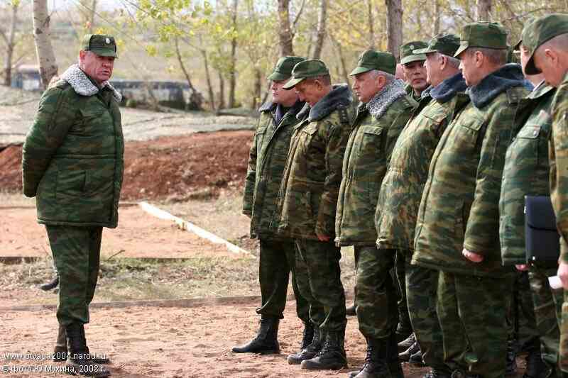 Военным предлагается разрешить служить дольше